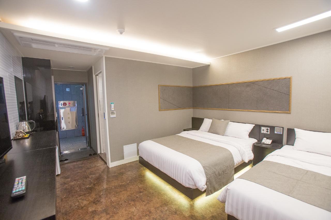 Major Hotel 2 Jeju Esterno foto