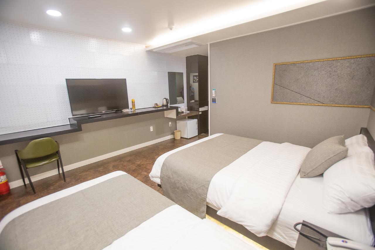 Major Hotel 2 Jeju Esterno foto